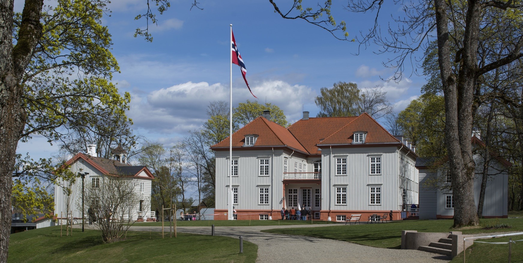 Frednings&shy;sak frem til vedtak 1