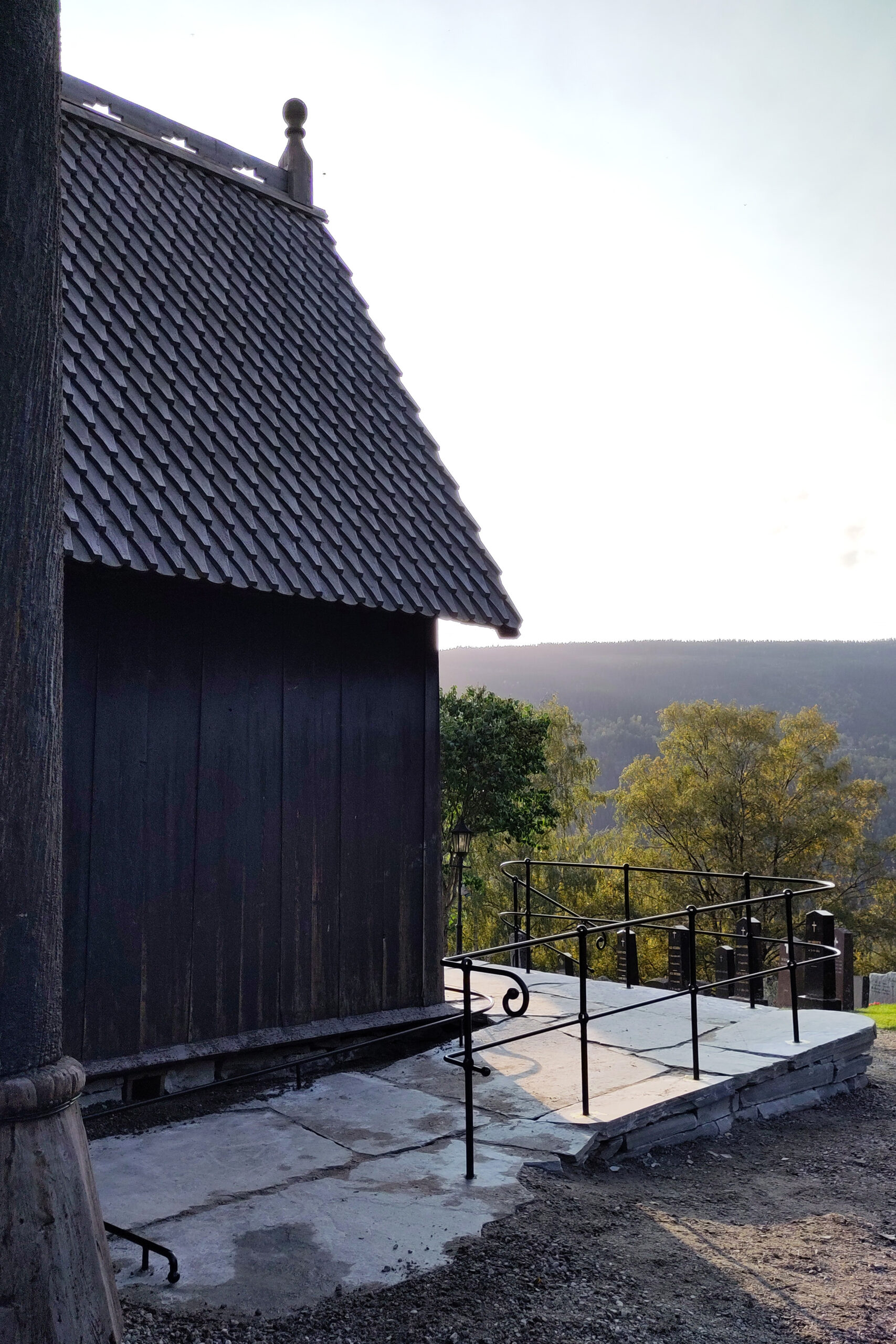 Trapp og rampe i stein til stavkyrkja 6