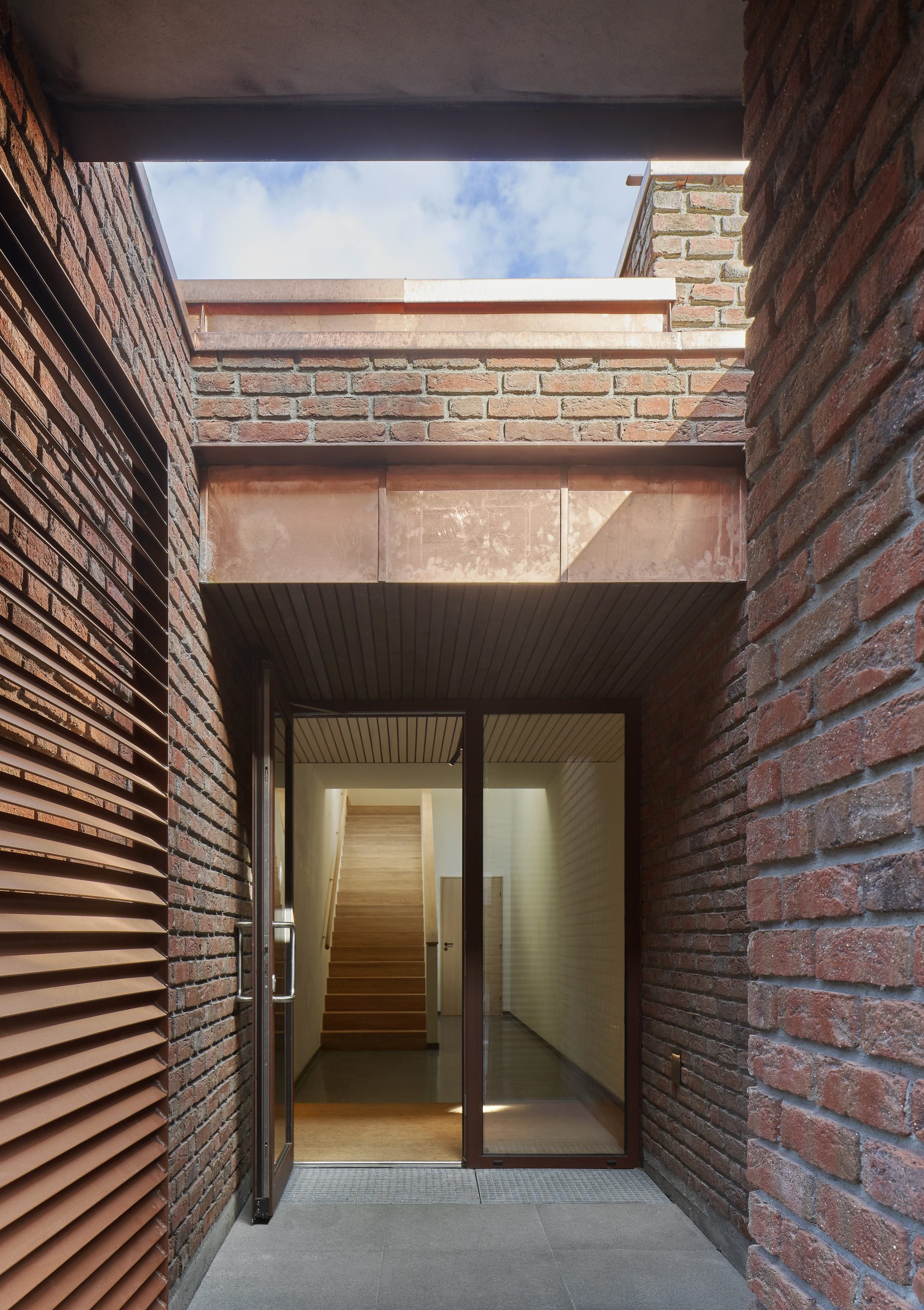 Ventilasjonsrister ble nye, flotte inngangsdører 6