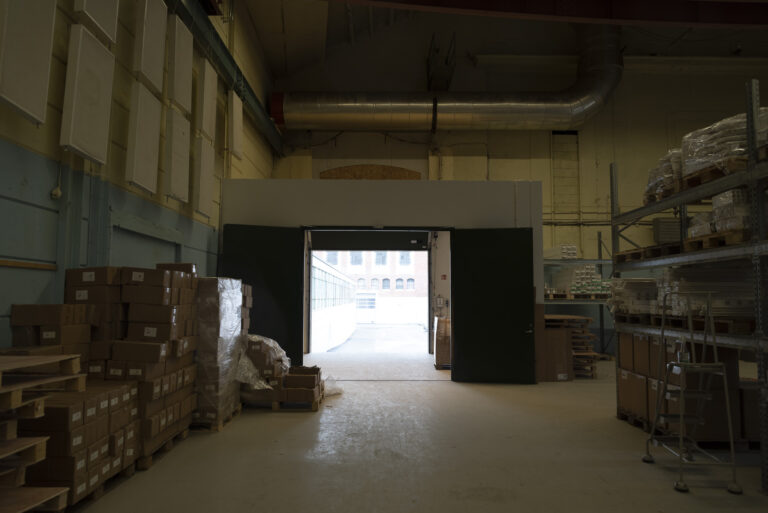 Lasterampe på freda fabrikkbygning 8