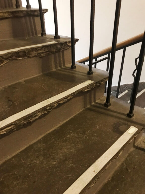 Kontrastmerking i trapper 5