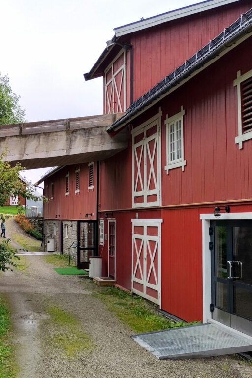 Kunsten i prestegardslåven er tilgjengeleg for alle 9