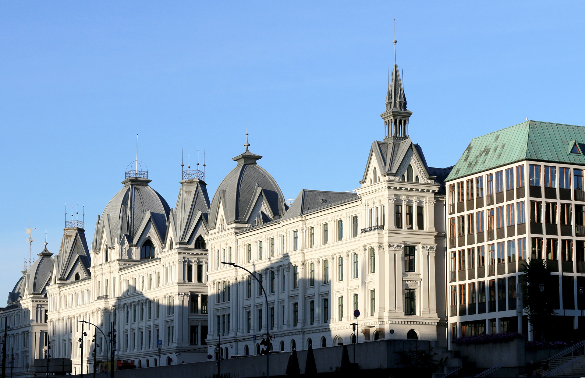 Solceller på taket til verneverdige Victoria terrasse 1