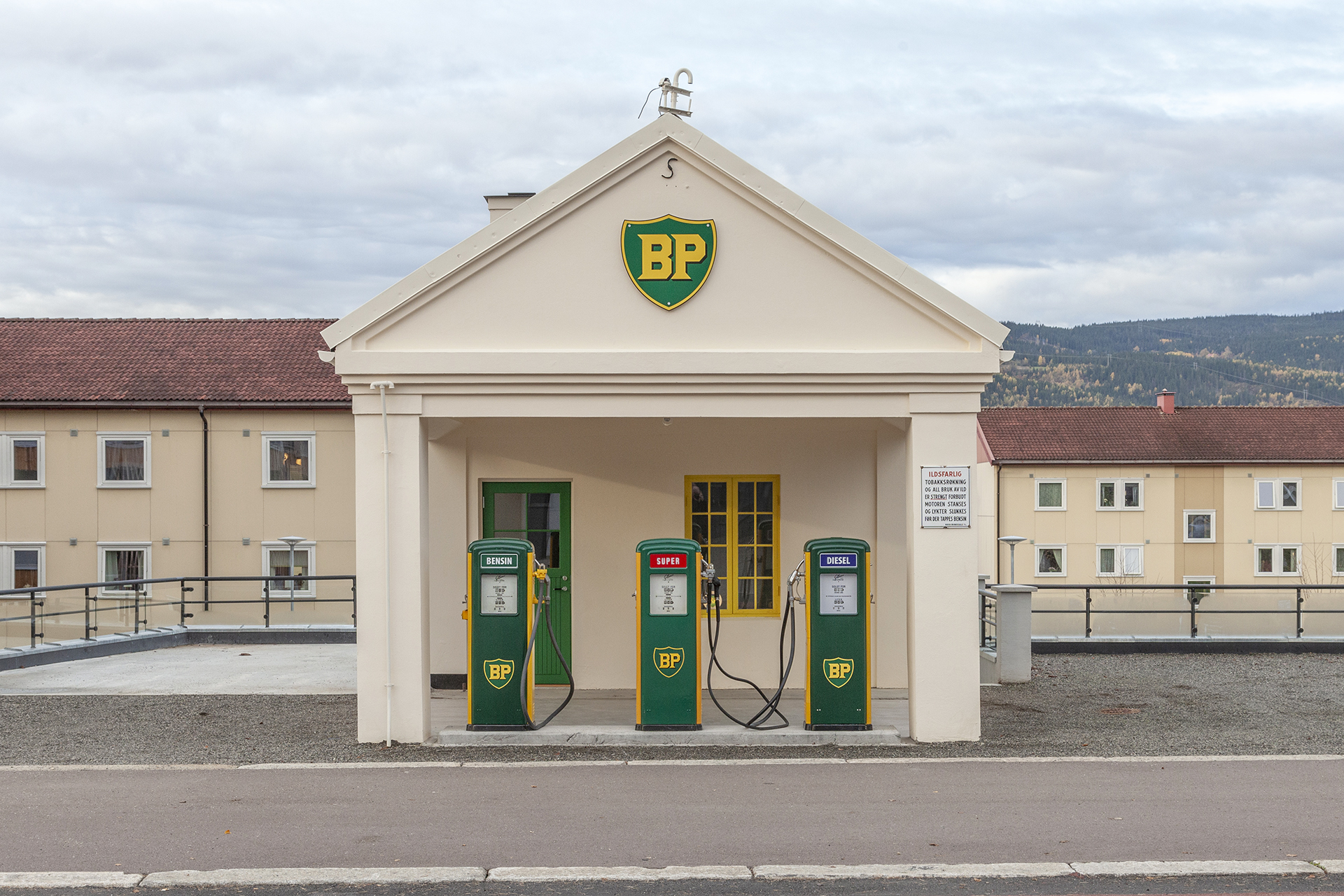 Frå bilverkstad og smørjehall til sykkelverkstad og smørjebu 1