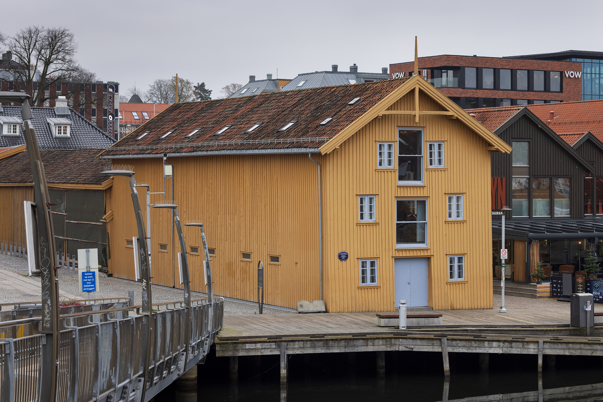 Utvendig etterisolering av fredet sjøbod 1