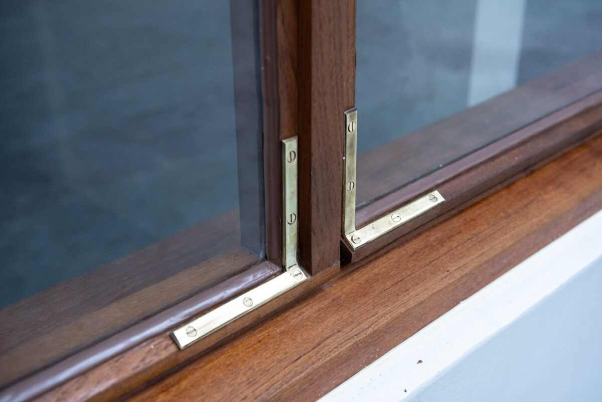 Teak-vinduer supplert med kopier i eik 5