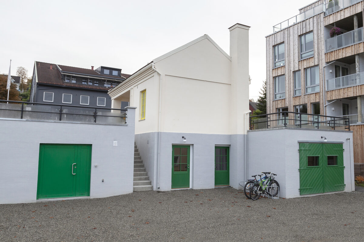 Frå bilverkstad og smørjehall til sykkelverkstad og smørjebu 7