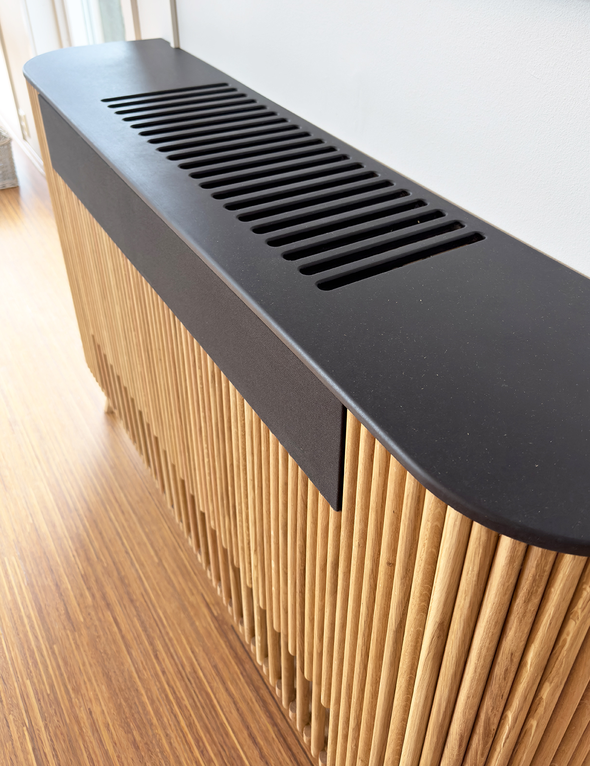 Tilpasset møbel skjuler varmepumpen uten å redusere effekten 4