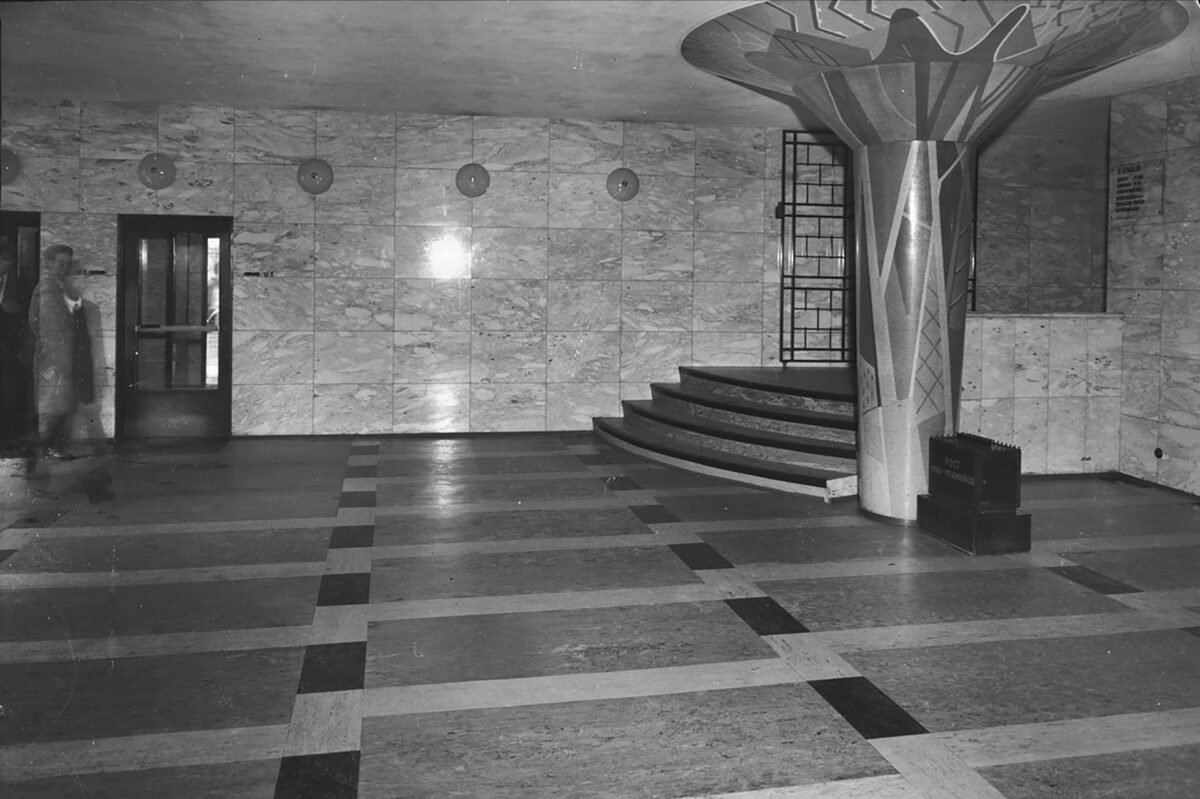 Båret inn i en ny tid av 16 dekorerte søyler 6