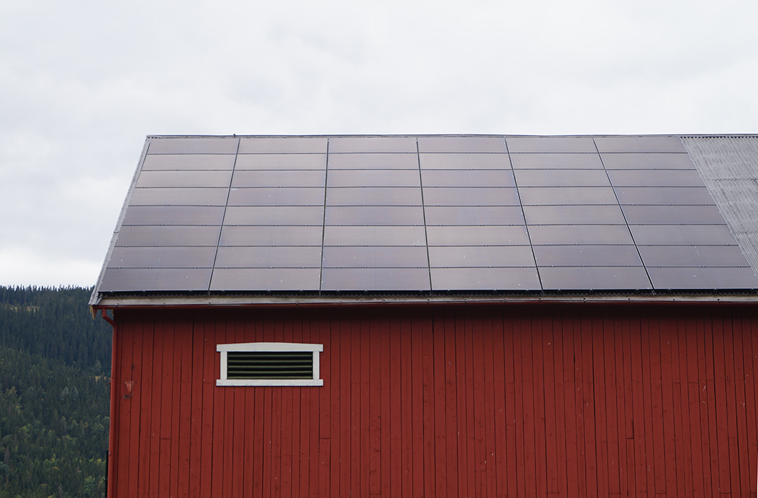 Driftsbygning med godt tilpasset solcelleanlegg 6