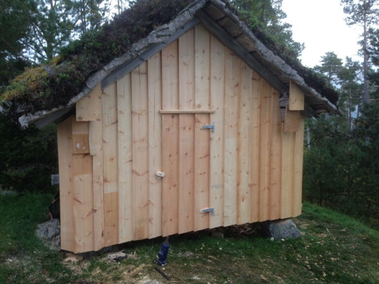 Vernekledning på eit utsett tømmerbygg 6