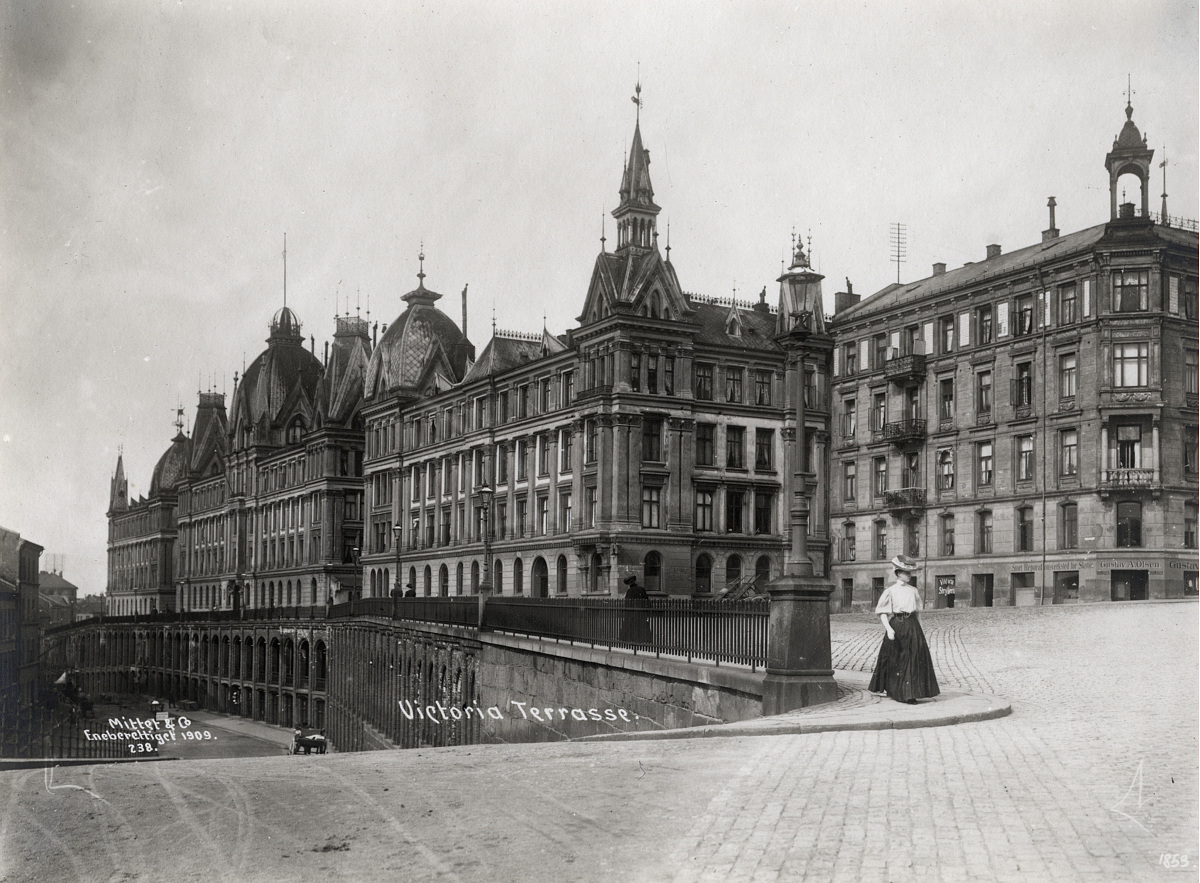 Solceller på taket til verneverdige Victoria terrasse 5