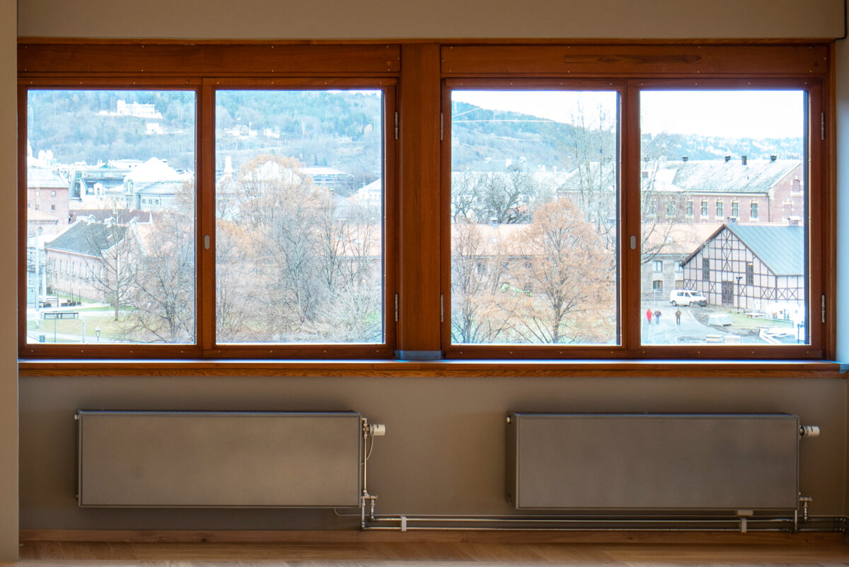 Teak-vinduer supplert med kopier i eik 4