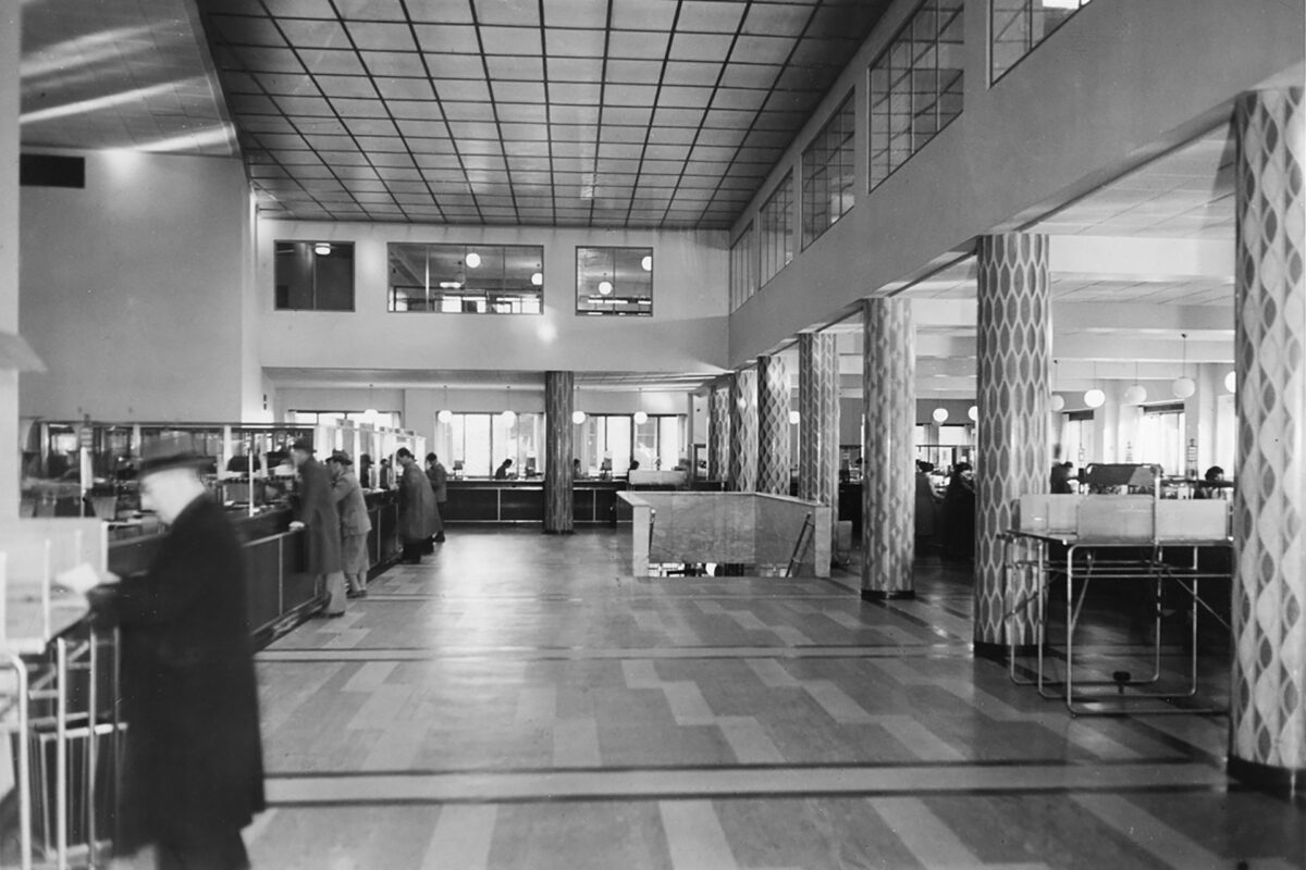 Båret inn i en ny tid av 16 dekorerte søyler 5