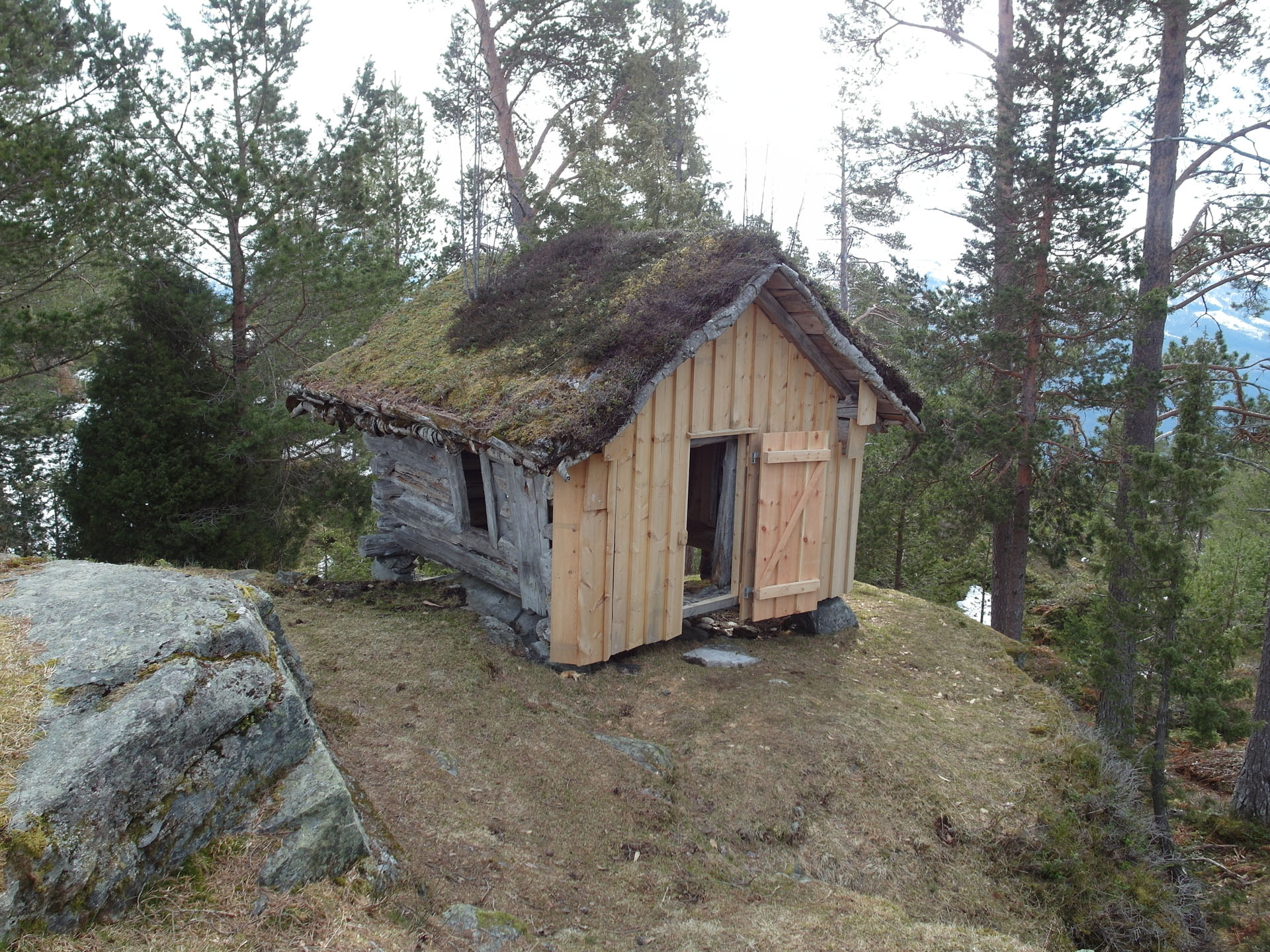 Vernekledning på eit utsett tømmerbygg 1