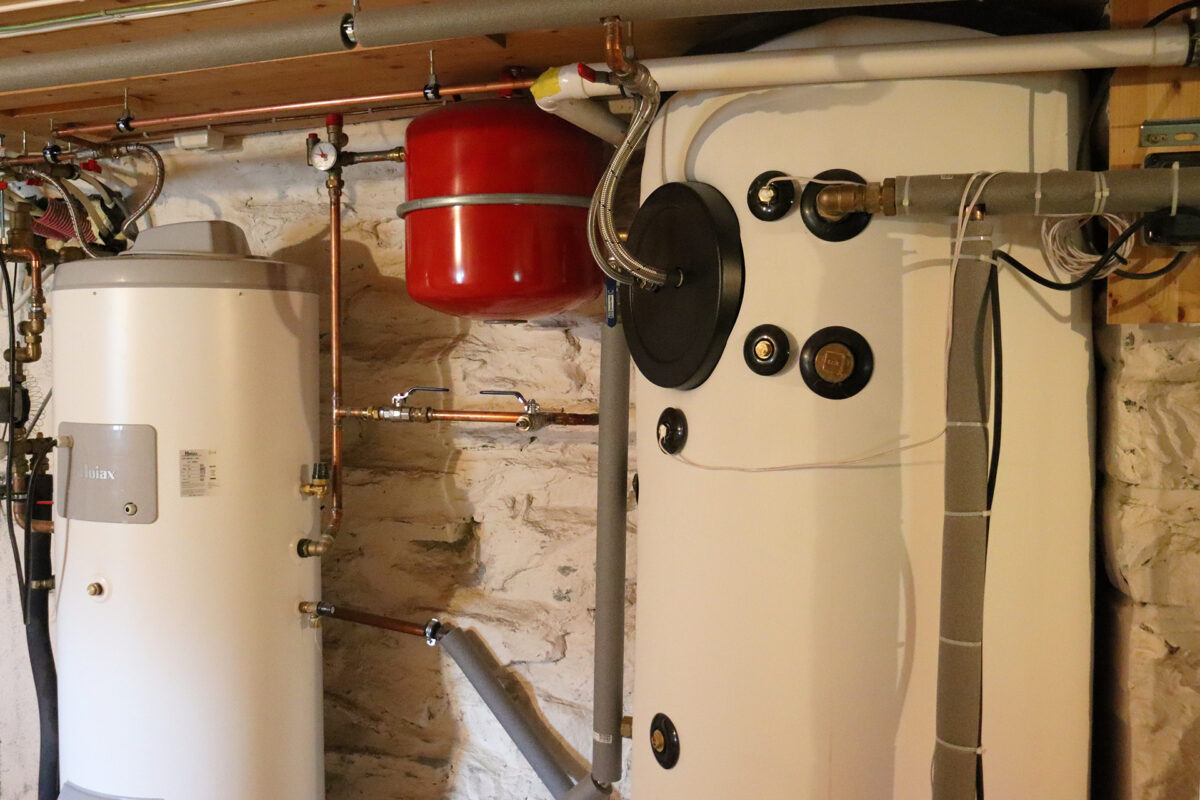 Vedfyrt vassboren varme gir god oppvarming av gardsbygning 8