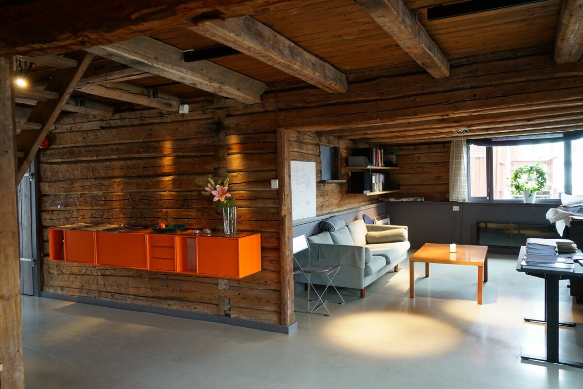 Fra rivningstruet sjøbod til kontorlokaler 8