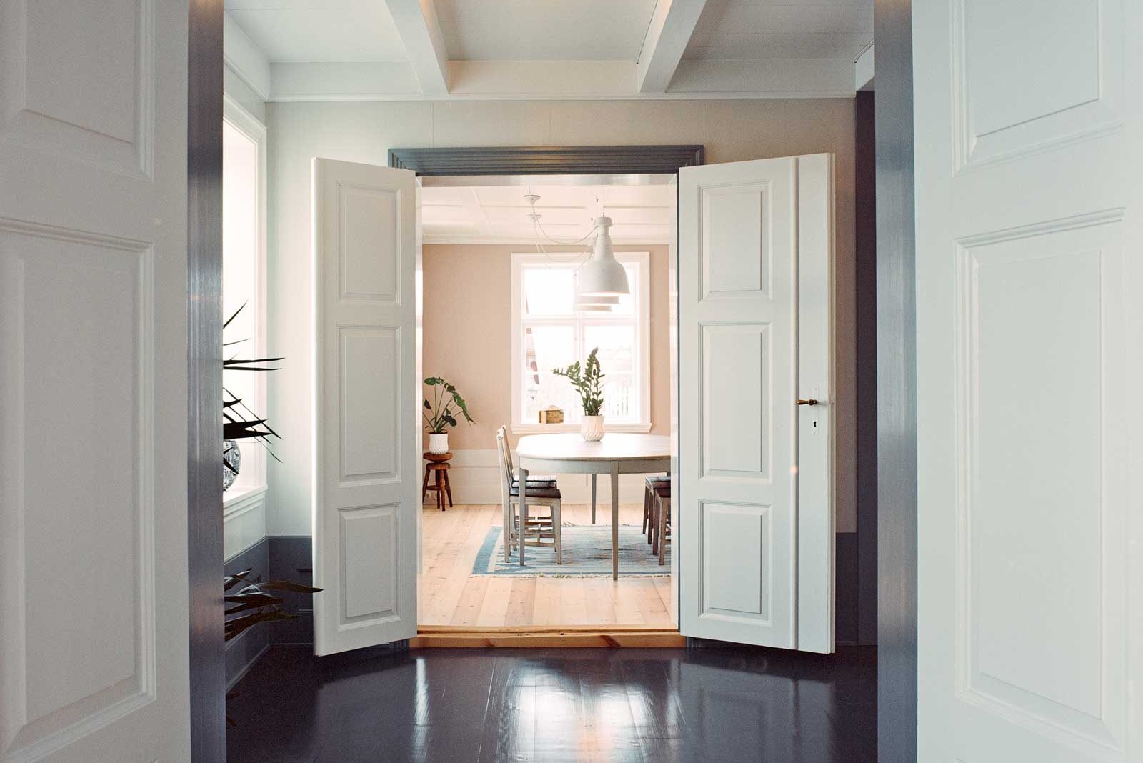 Moderne teknikk i empirevilla 1