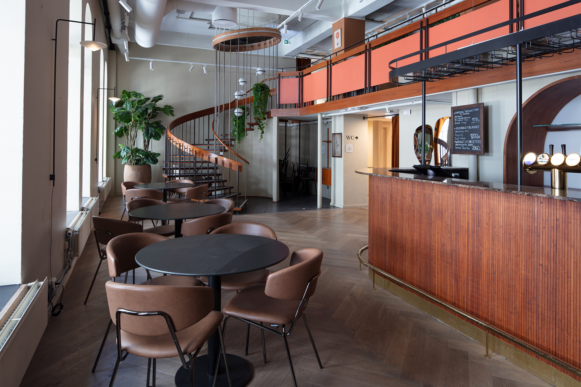 Mindre telekommunikasjon, bedre internkommunikasjon 12