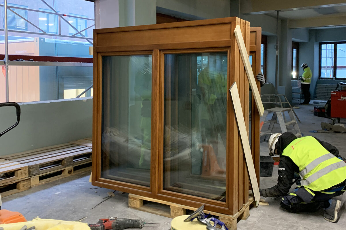 Teak-vinduer supplert med kopier i eik 7