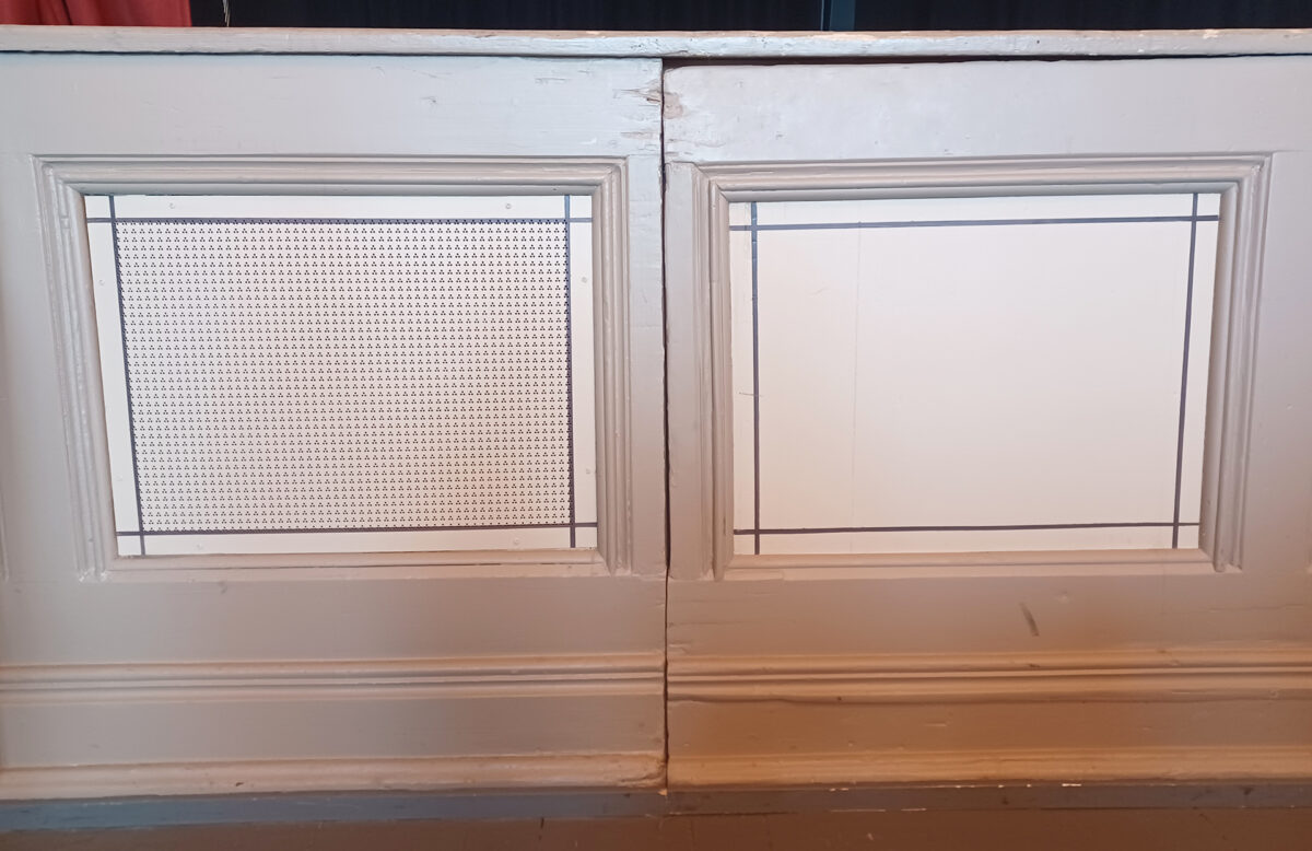 Sjablongmalte ventilasjonsrister i festsalen 5