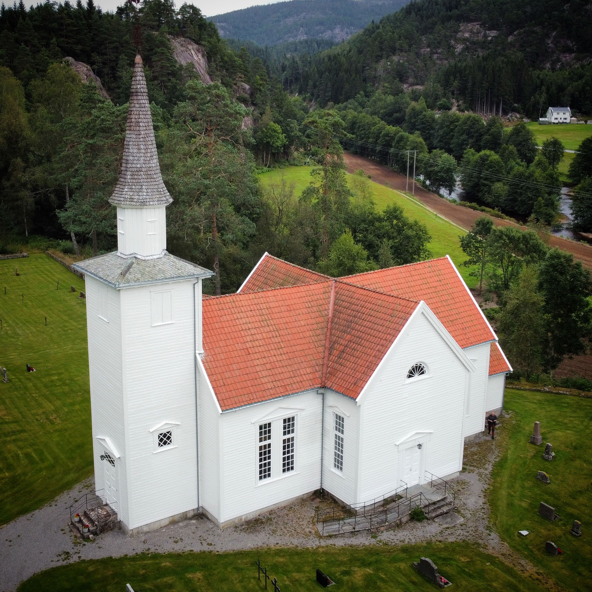 Tradisjonell overflatebehandling av kyrkjebygg 6
