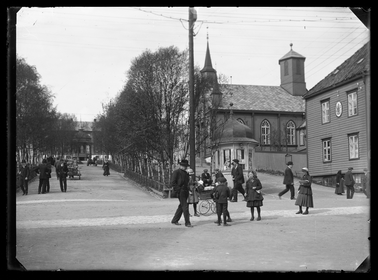Bar og pølsebu i gammal kiosk 6