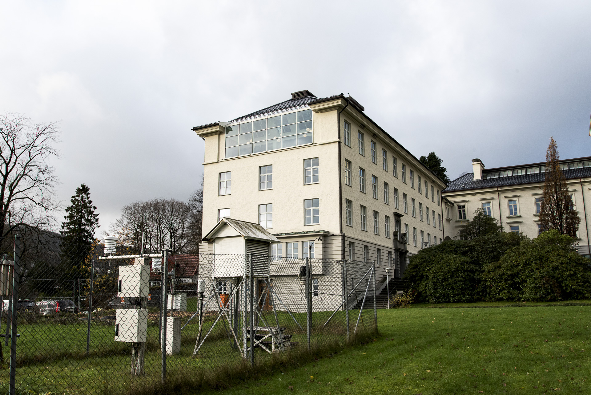 Tilbakeføring av fasaden i fredet universitetsbygg 1