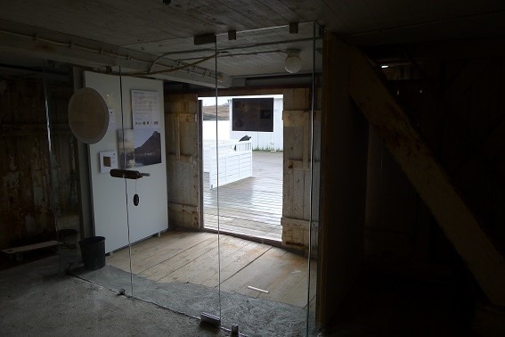 Nye klimadører i gammel sjøbod 5