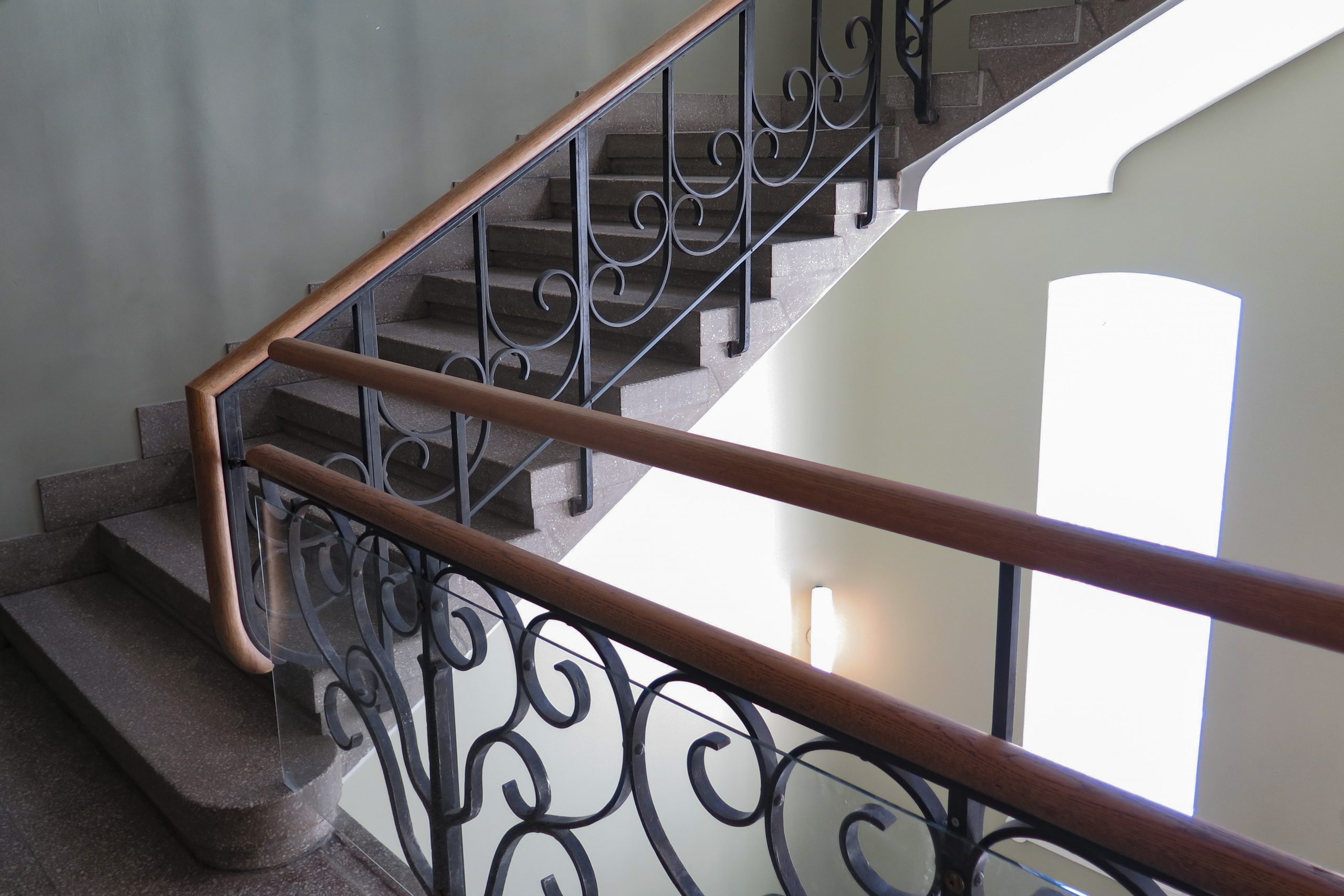 Sikkerhetstiltak på rekkverk i hovedtrapper 1