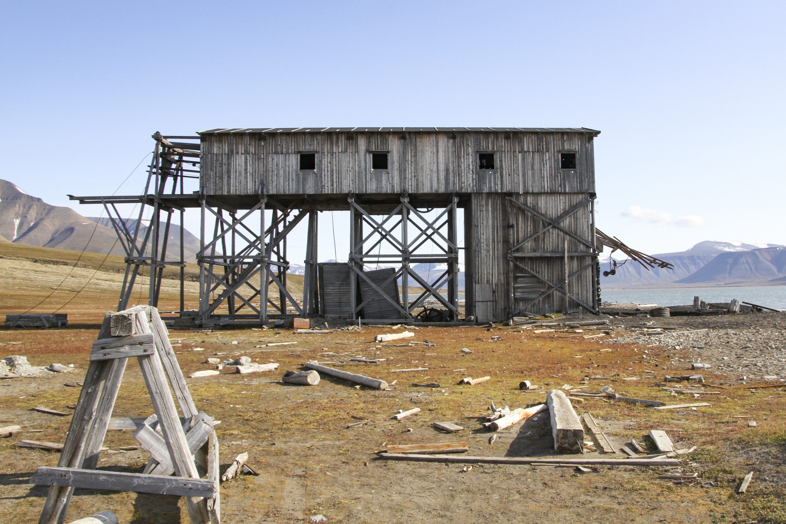 Midlertidig sikring og dokumentasjon av truet bygning 13