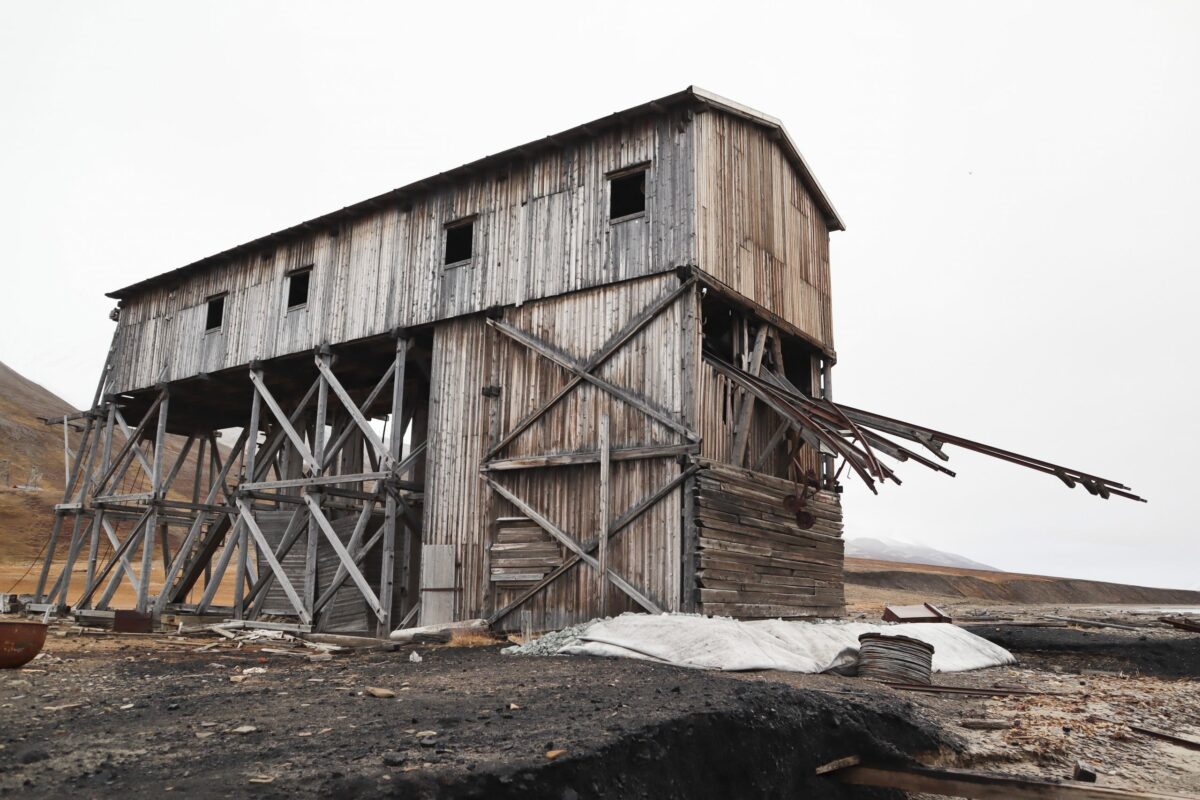 Midlertidig sikring og dokumentasjon av truet bygning 8