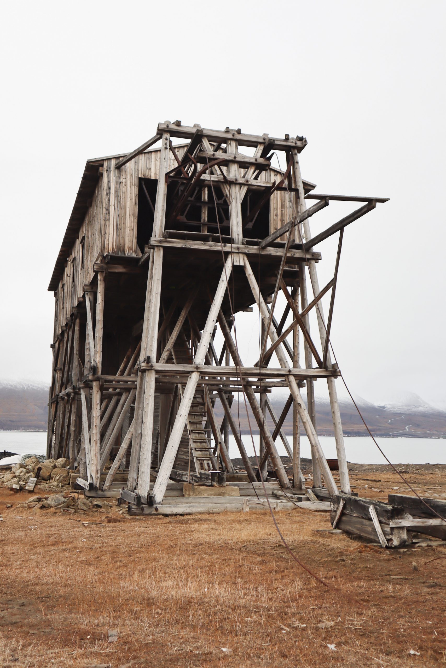 Midlertidig sikring og dokumentasjon av truet bygning 7
