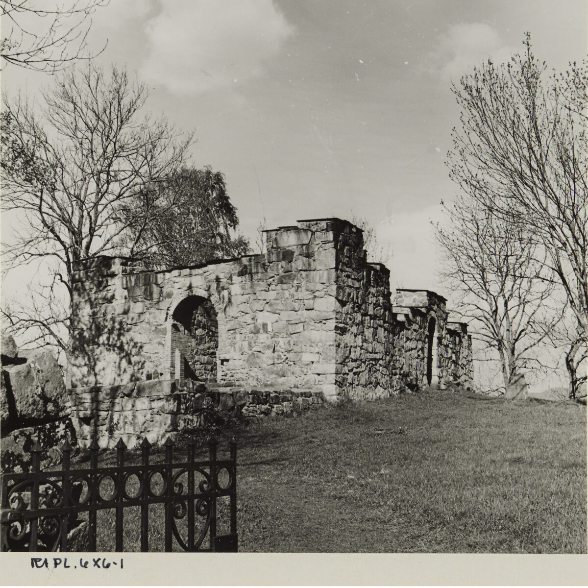 Istandsetting og klimatilpasning av kirkeruin 4