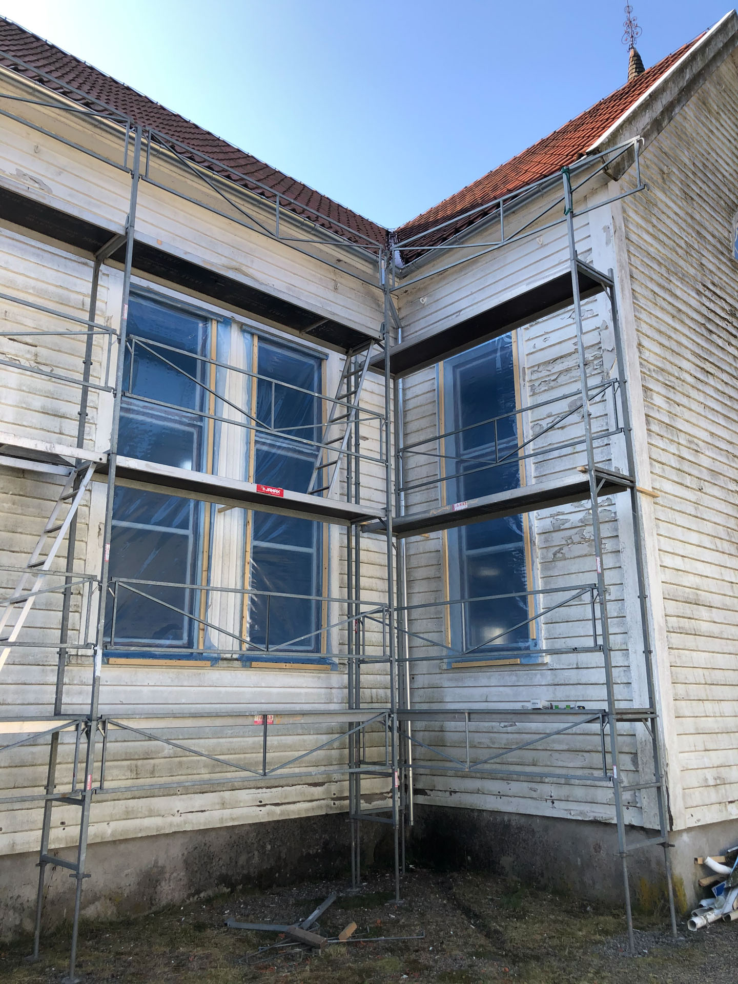 Tradisjonell overflatebehandling av kyrkjebygg 5