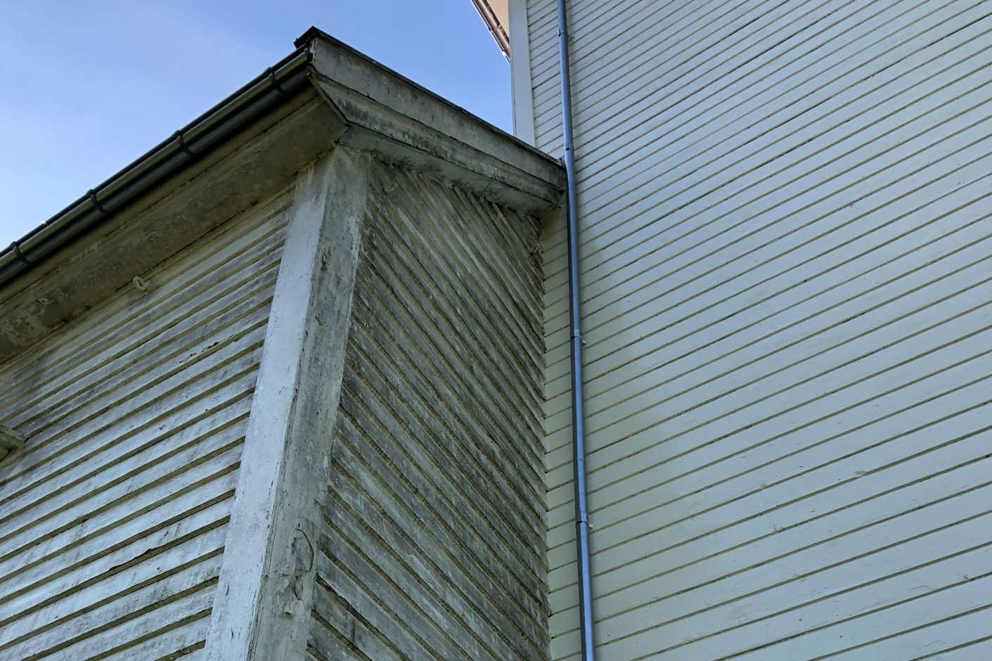 Tradisjonell overflatebehandling av kyrkjebygg 4