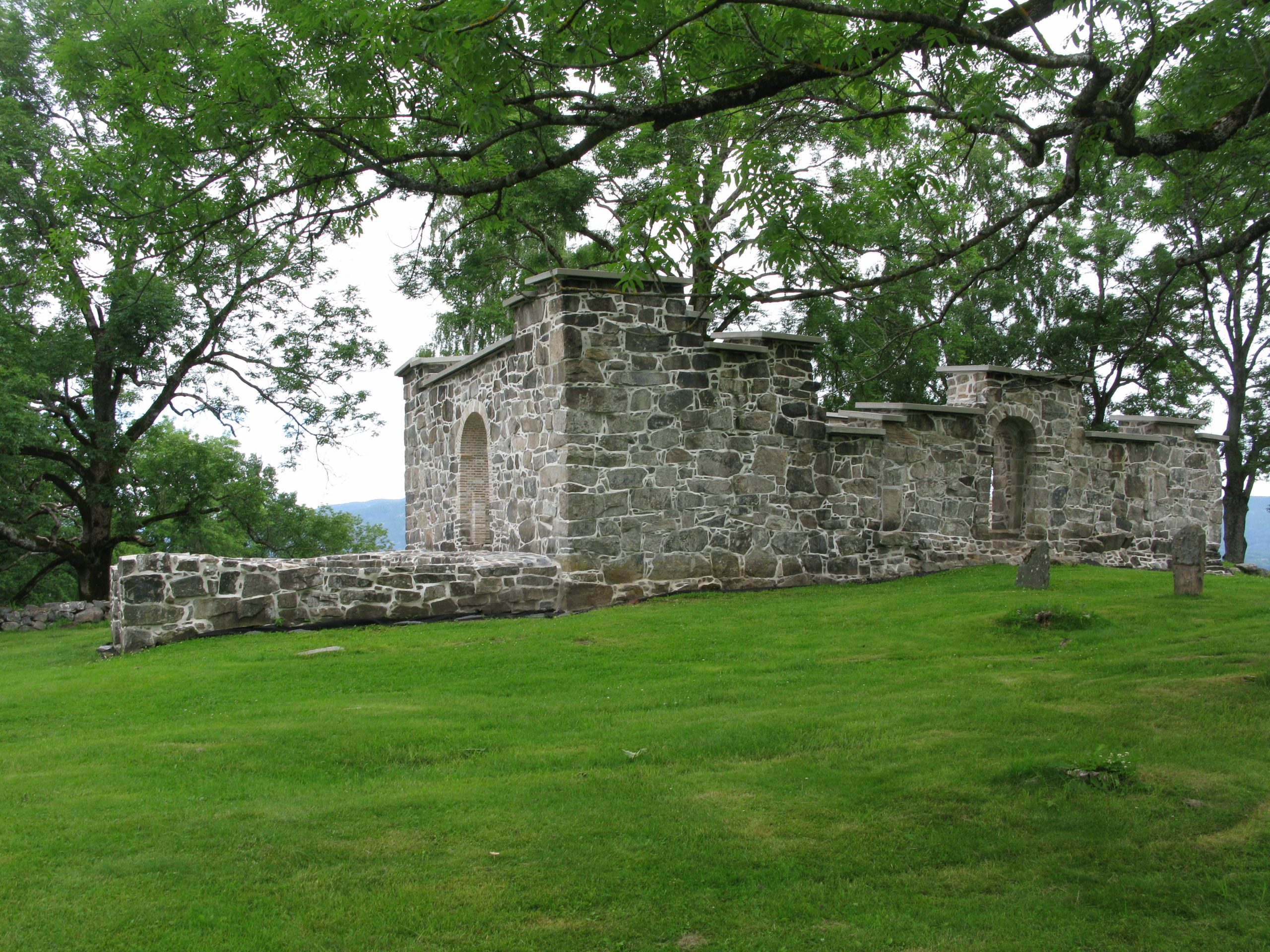 Istandsetting og klimatilpasning av kirkeruin 1