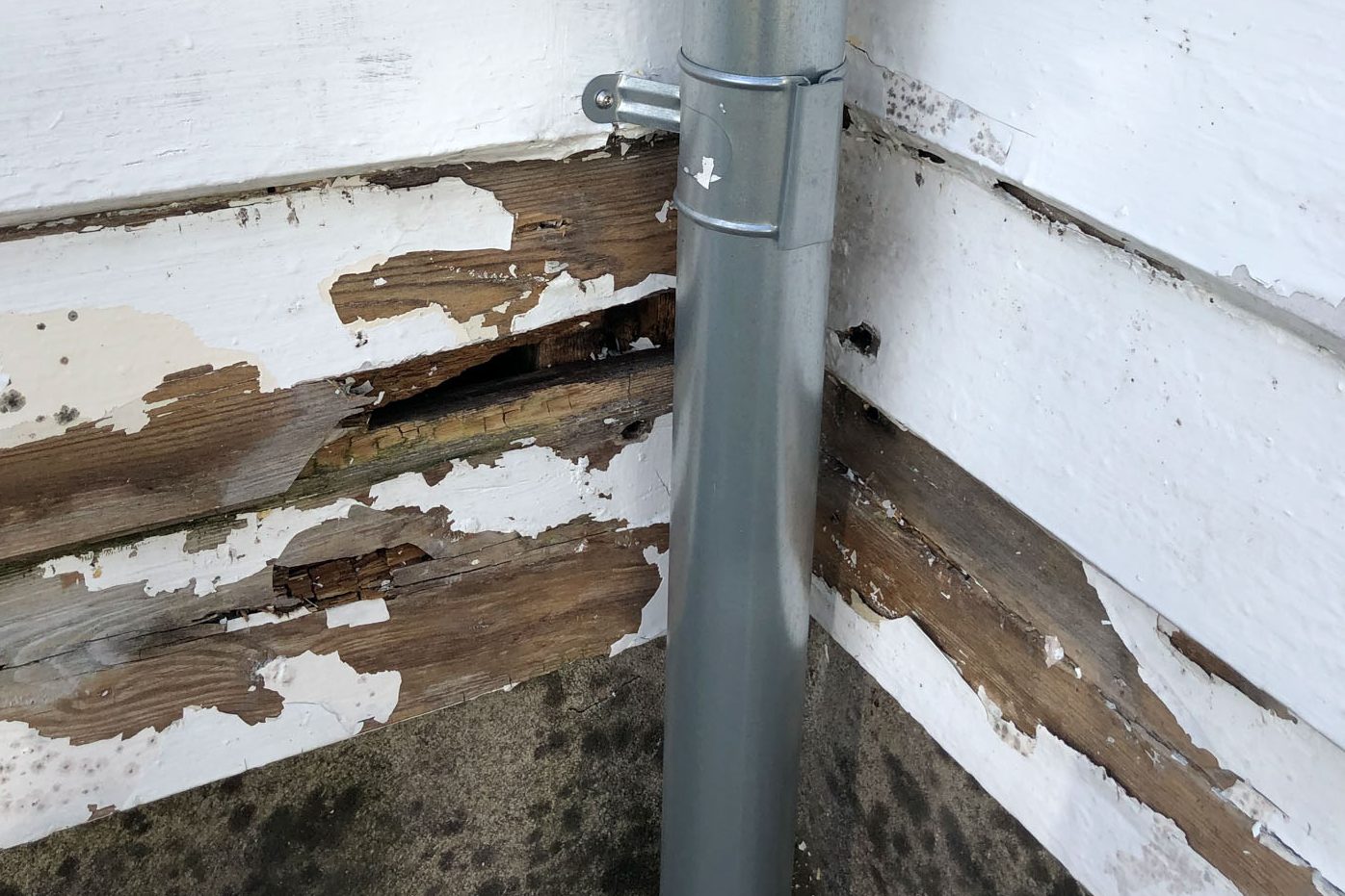 Tradisjonell overflatebehandling av kyrkjebygg 2