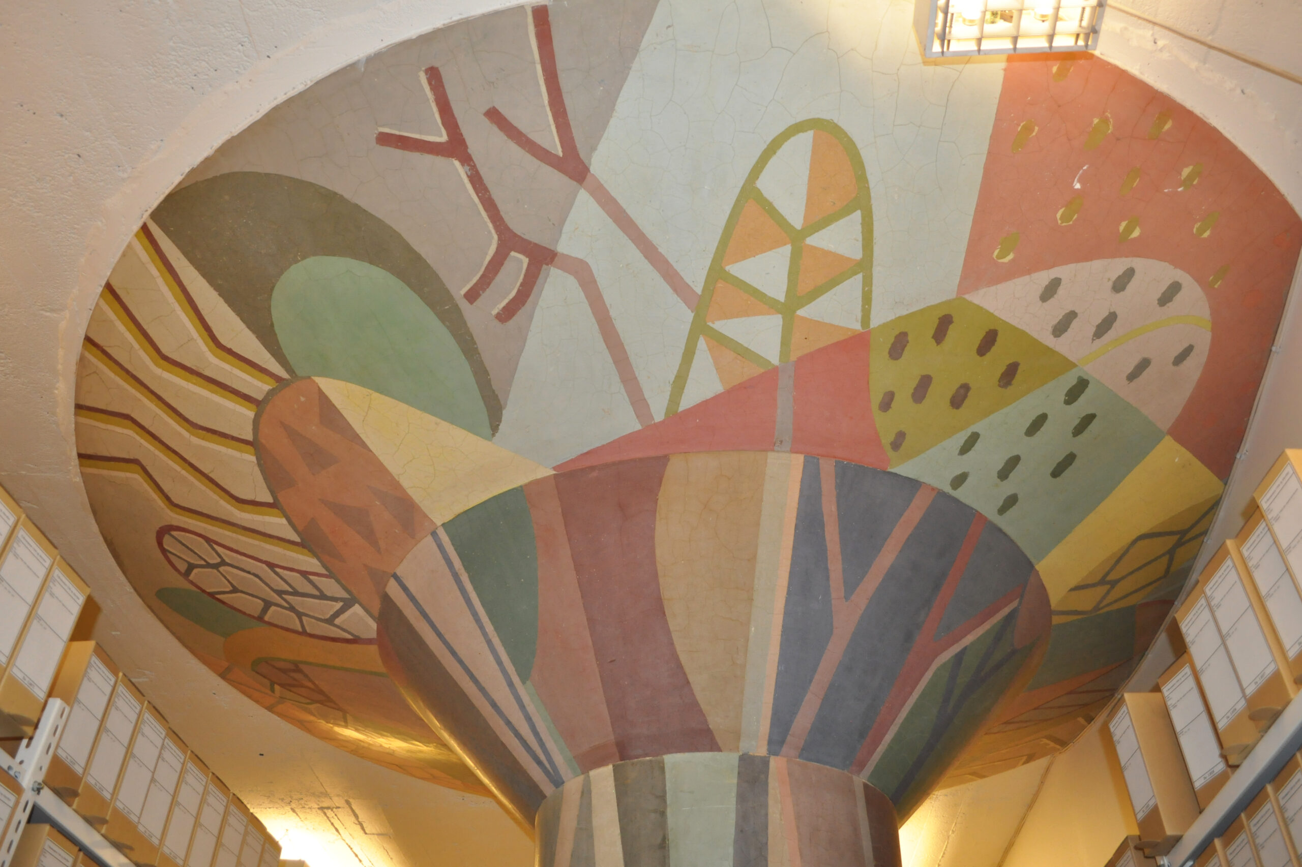 Båret inn i en ny tid av 16 dekorerte søyler 14