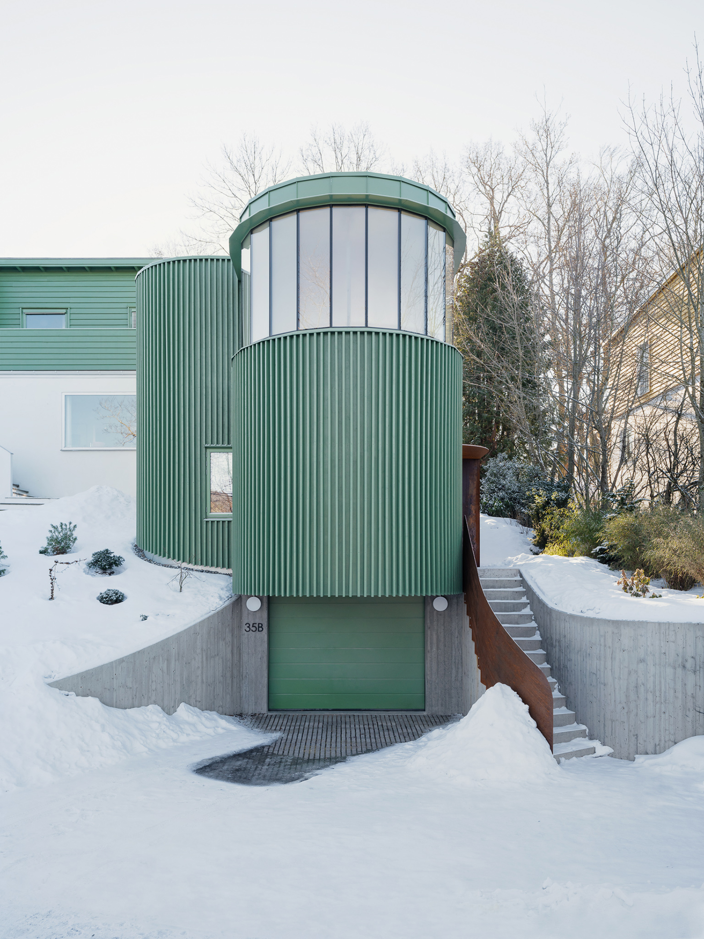 1938 + 2023 = sant 8