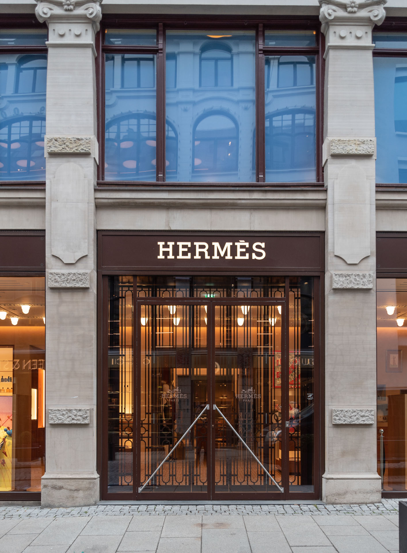 Sikkerhetsgitter foran butikk 3