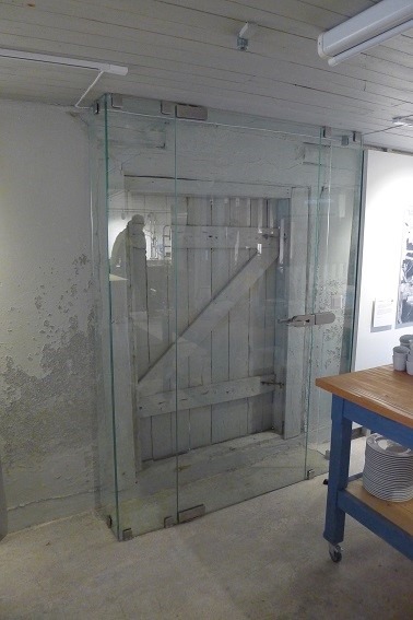 Nye klimadører i gammel sjøbod 6