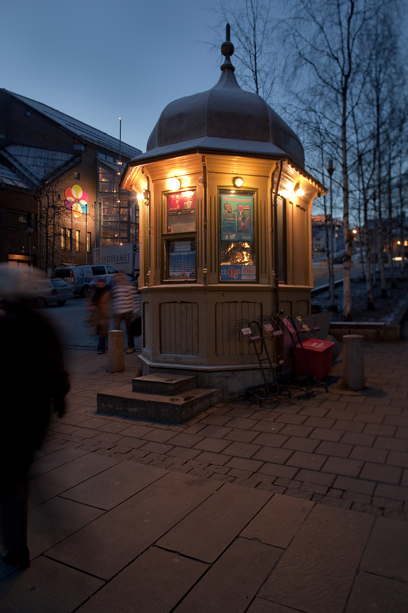 Bar og pølsebu i gammal kiosk 11