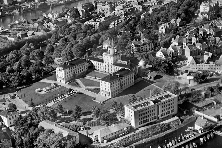Tilbakeføring av fasaden i fredet universitetsbygg 4