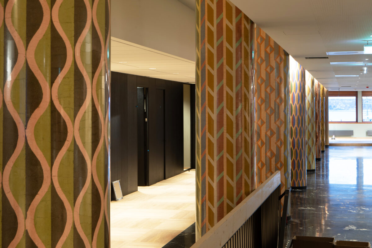 Båret inn i en ny tid av 16 dekorerte søyler 8