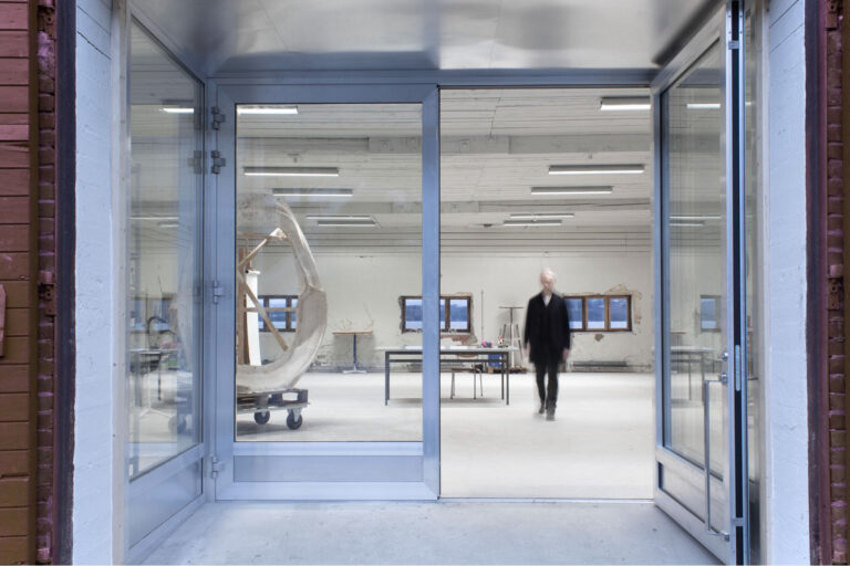 Nytt vindfang i eldre låve brukt som atelier 6