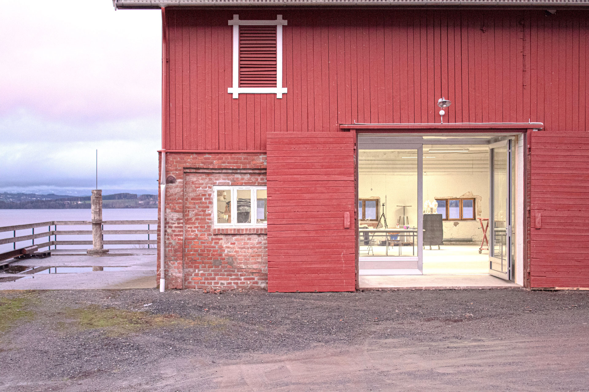 Nytt vindfang i eldre låve brukt som atelier 1