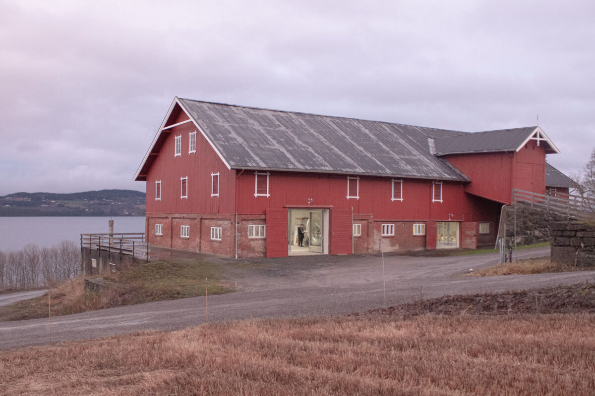 Nytt vindfang i eldre låve brukt som atelier 8